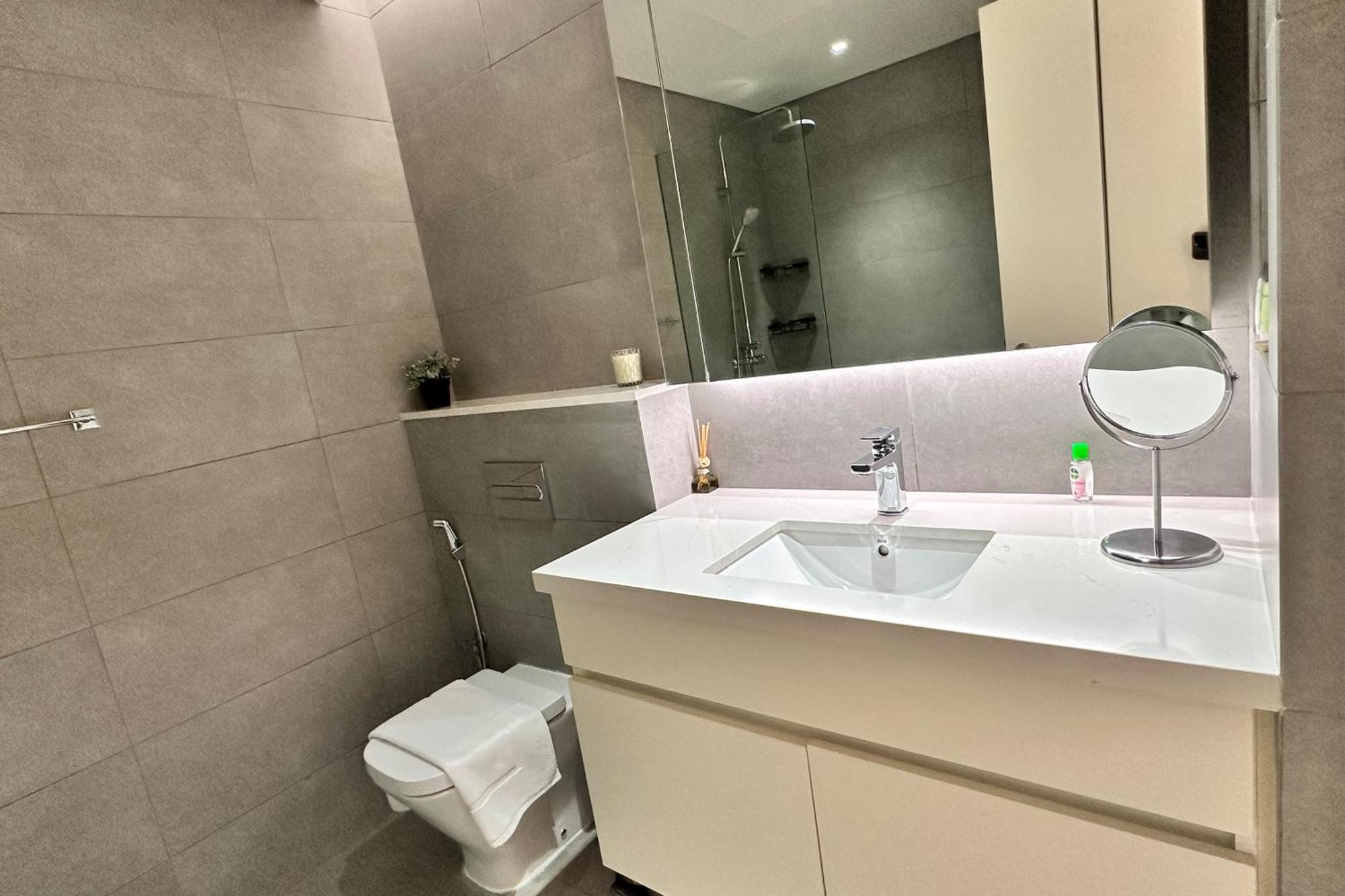 Apartment Vserve Modern Oasis Canal & Burj Views