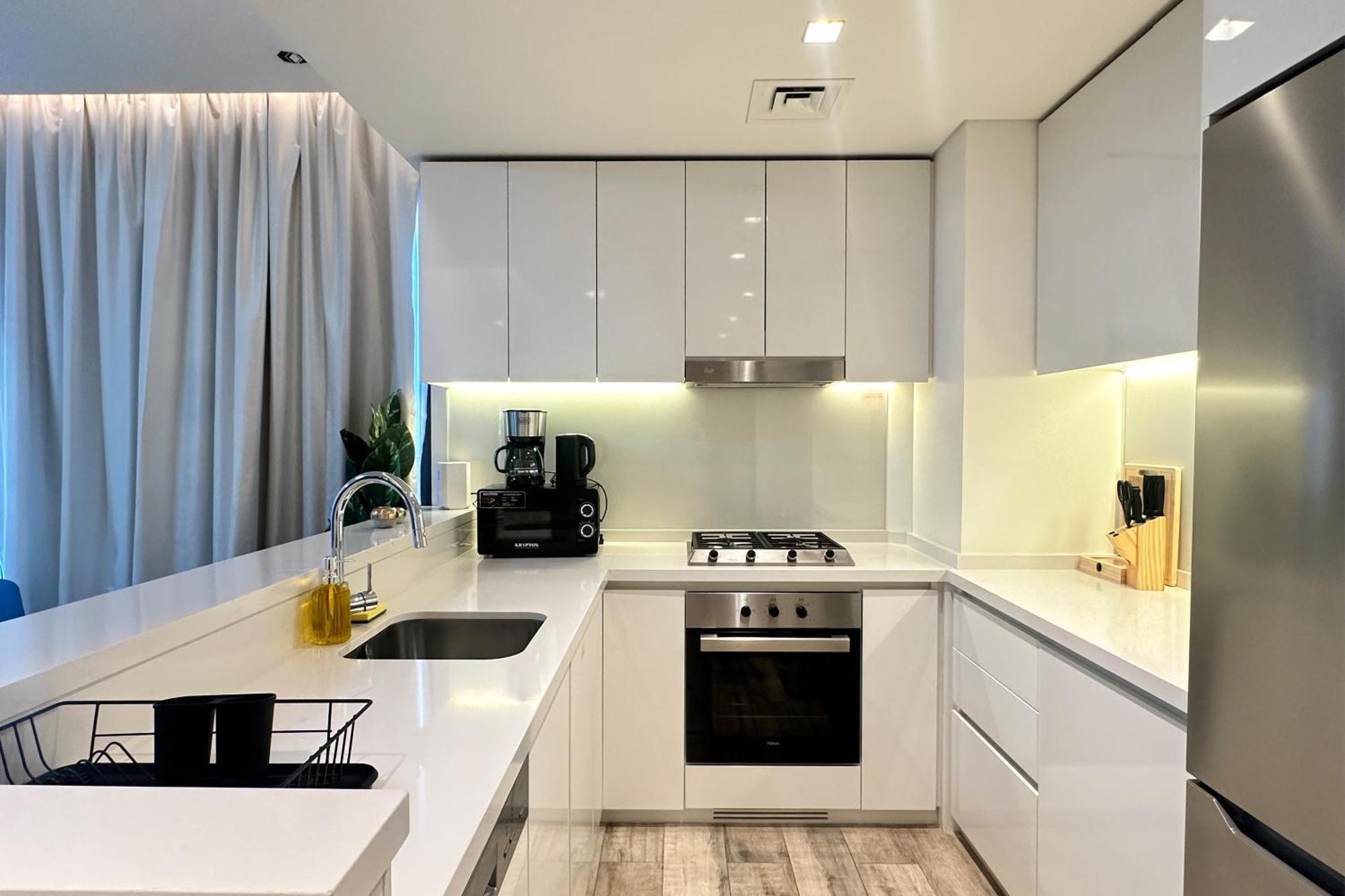 Vserve Modern Oasis Canal & Burj Views