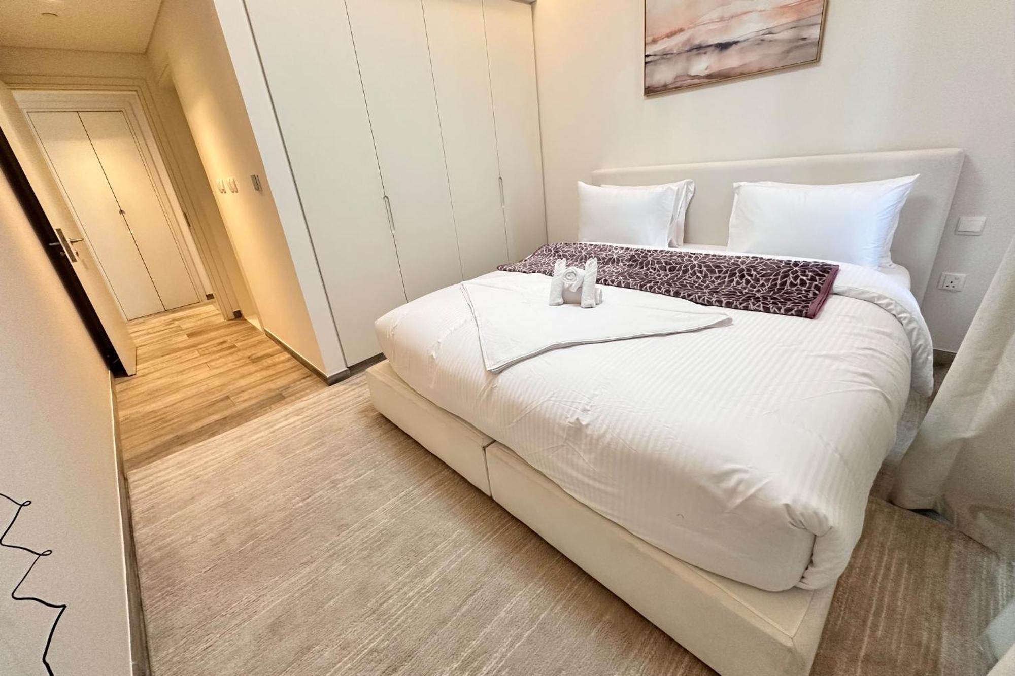 Vserve Modern Oasis Canal & Burj Views Apartment *